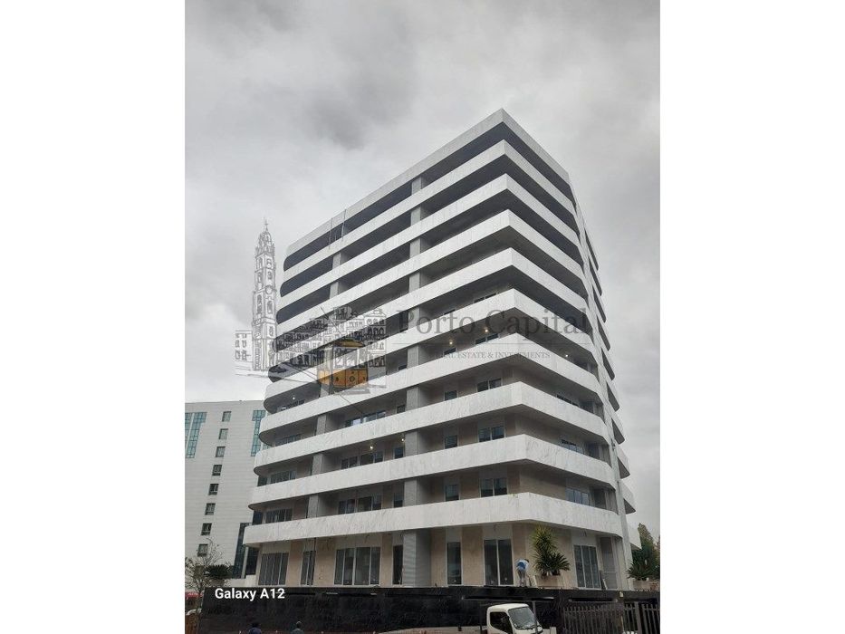 Excelente Apartamento T1 Novo, Com Um Lugar De Garagem, Para Arrend...
