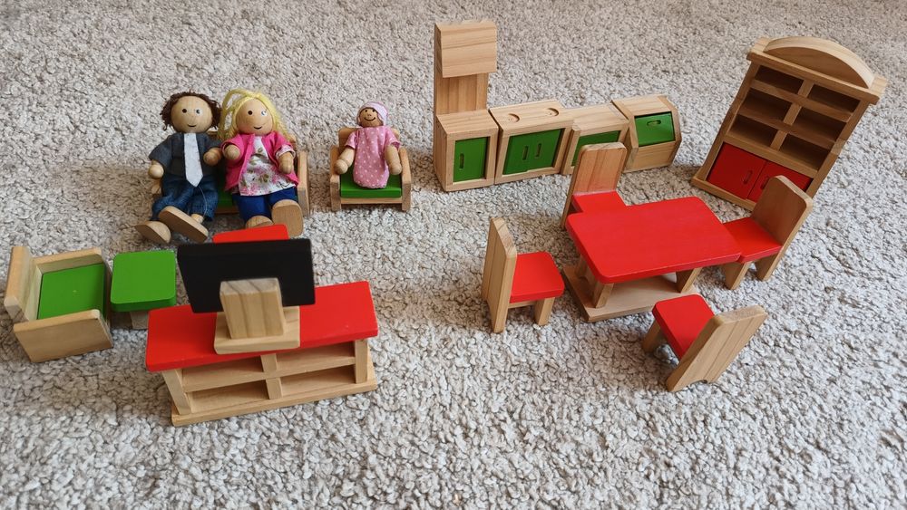 Drewniany domek dla lalek - Lidl