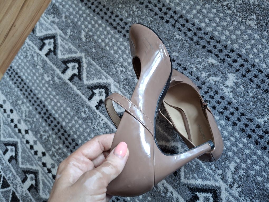 Szpilki nude Deichmann 39