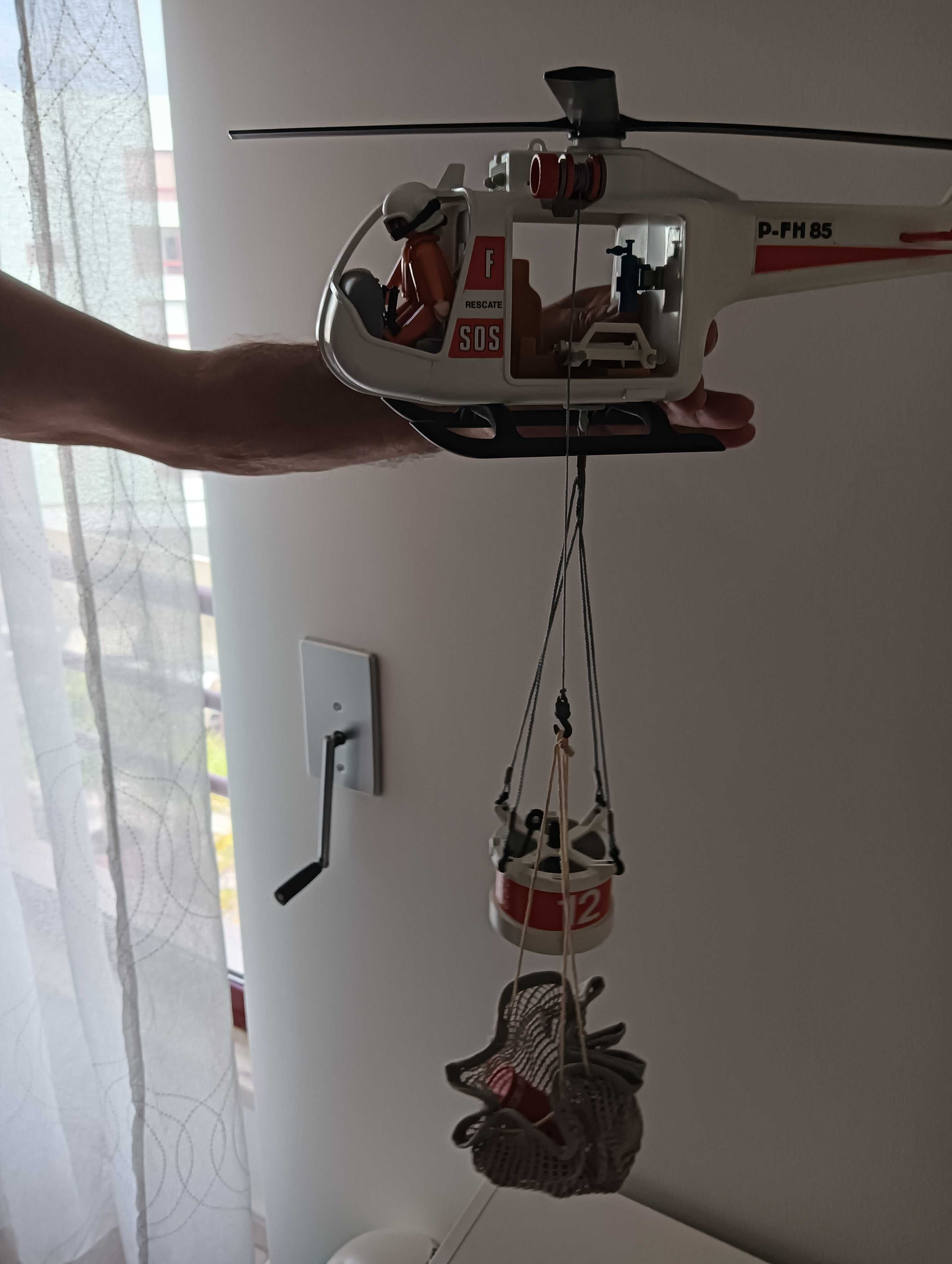 Helicóptero de Resgate da Playmobil com acessórios