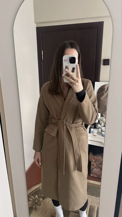 Продам пальто бежевого кольору