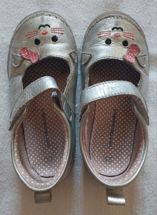 Sapatos Pele Prateados Gatinho, 25