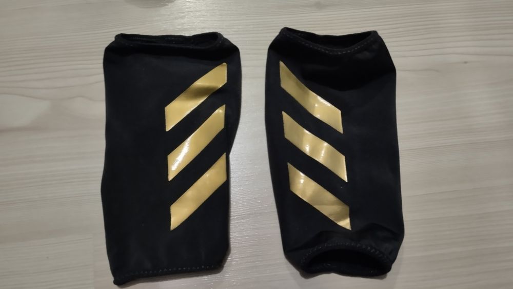 Ochraniacze na golenie Adidas