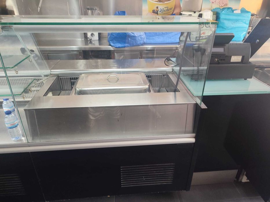 Balcão de pastelaria com frio