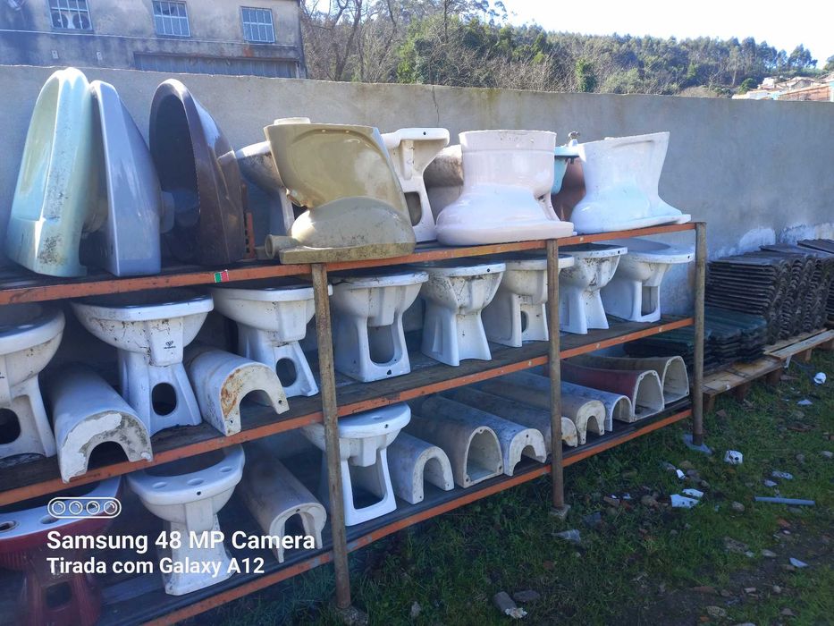 Louças sanitárias novas de modelos fora de produção