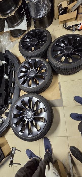 Диски Tesla MY Perform. 21" + Шины Pirelli Winter 255, 275 55 R21 зима