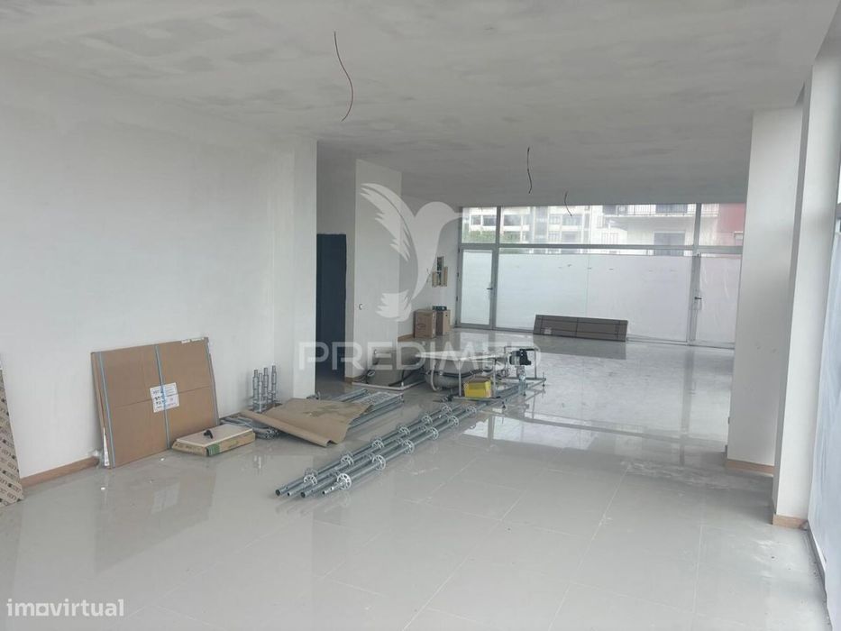 Loja com Potencial para Conversão em Apartamento T3