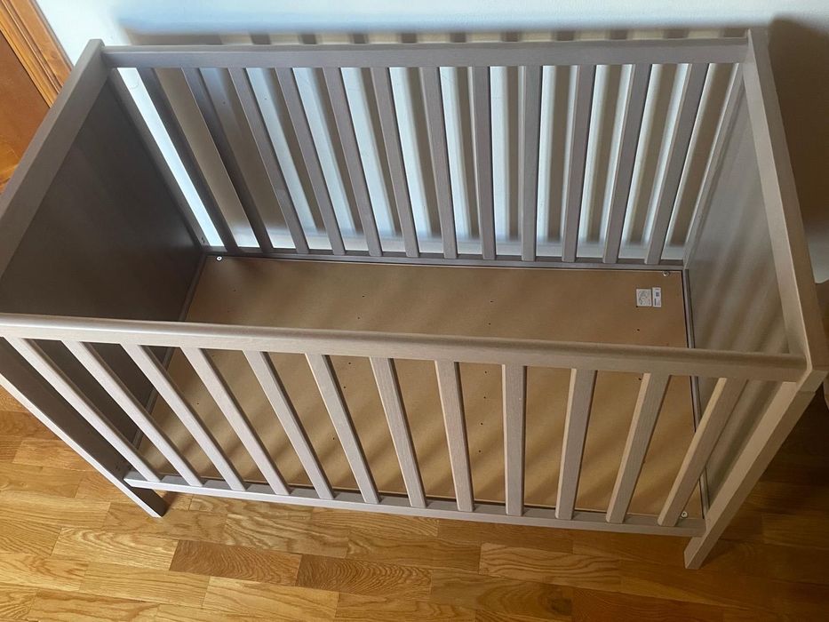 Berço de bébé - IKEA Sundvik - 60 x 120 cm + colchao - como novo