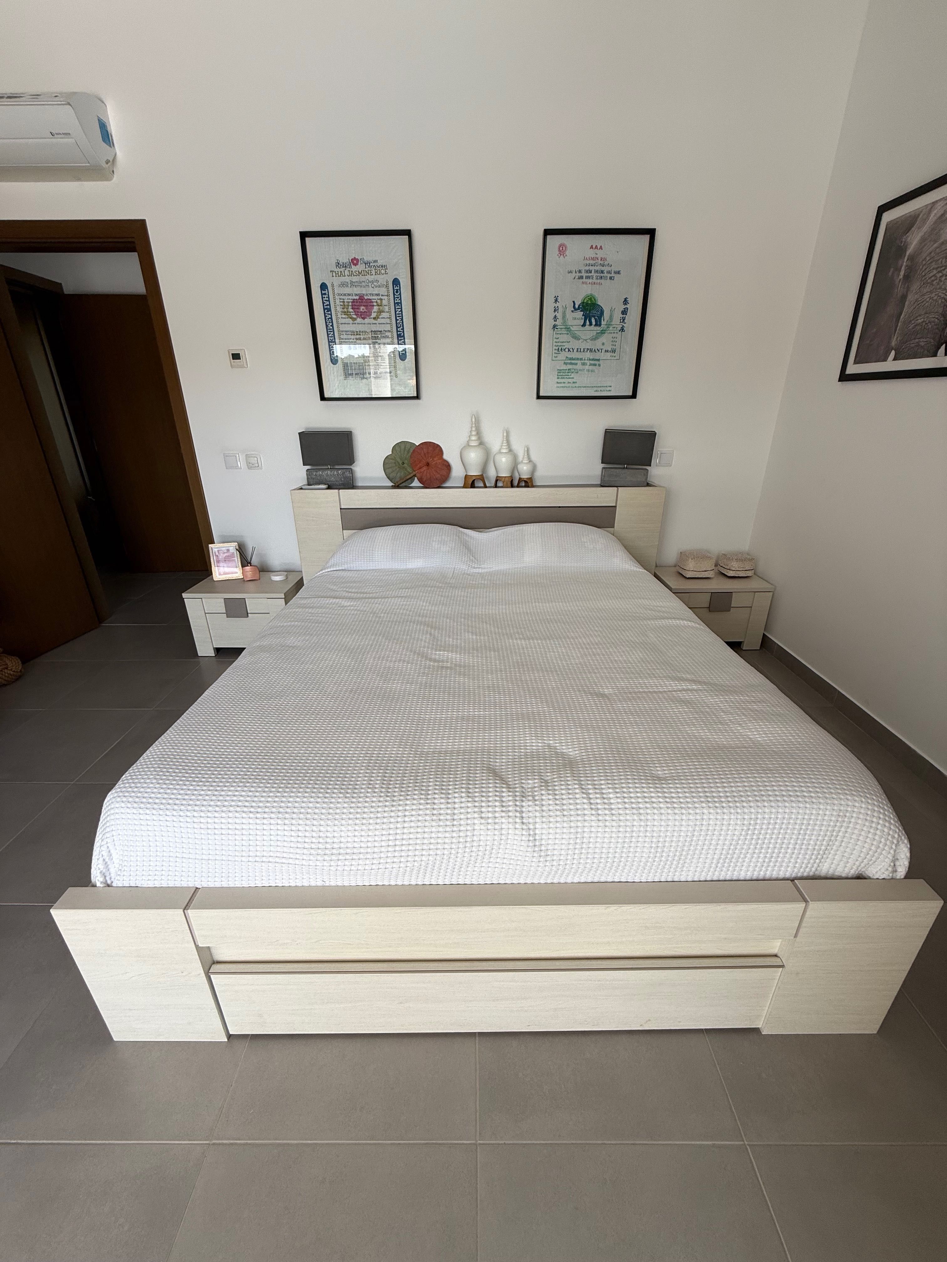 Cama casal com colchao / Queen size bed with mattress