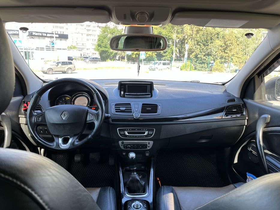 Продам авто в чудовому технічному стіні ,  деталі за телефоном !!