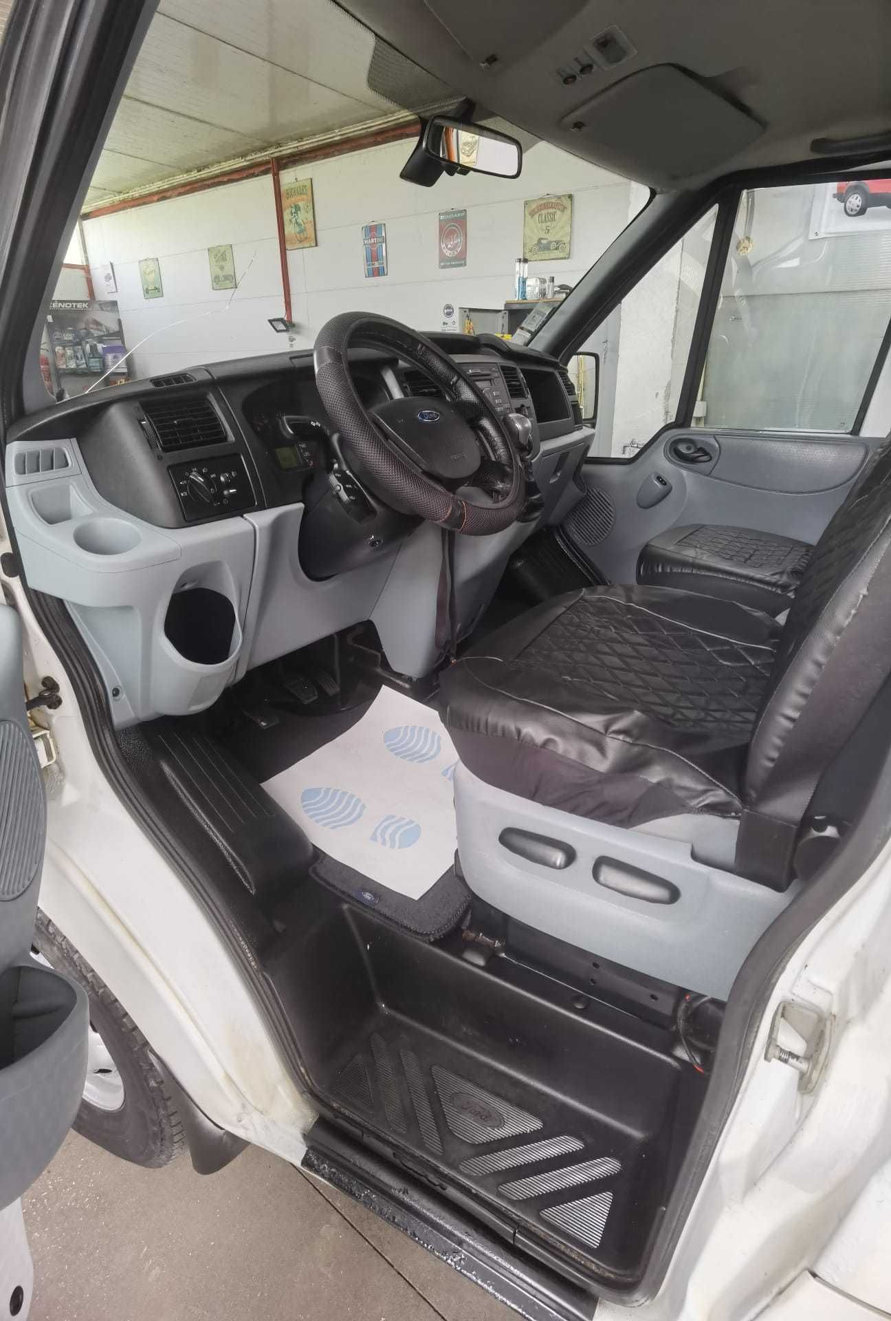 Ford Transit 9 lugares rampa deficientes