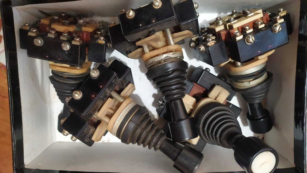 Кнопки, переключатели, тумблера КЕ, ВК, ПЕ, ТВ, ПК12-21 , КМ 1, ВПК ПВ