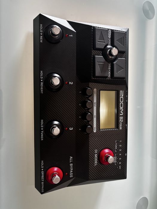 Pedaleira Baixo Zoom B2 Four