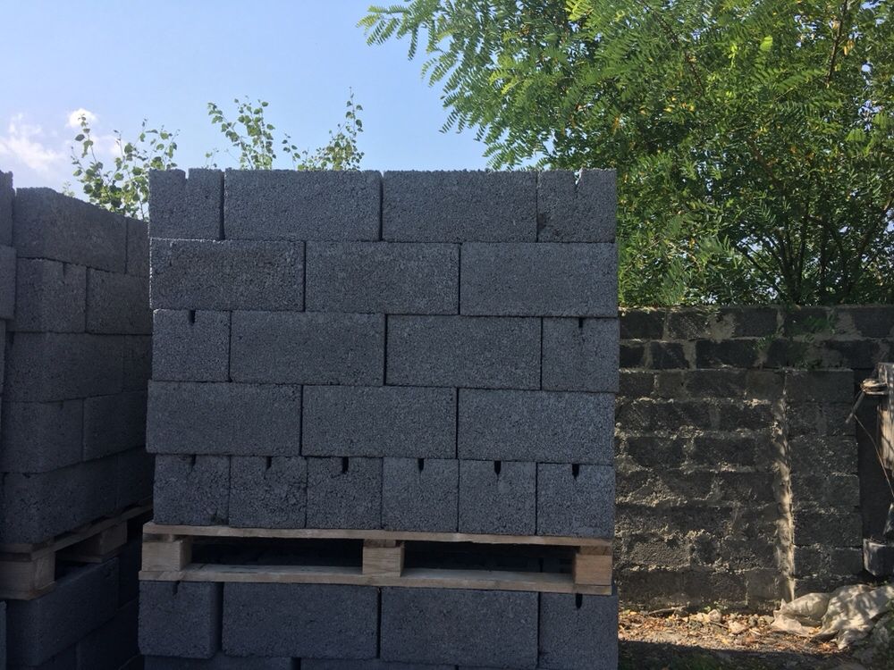 20грн Шлакоблок вібропресований.