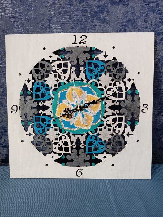 Оригинальные настенные часы ручной работы из дерева