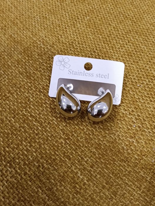 Brincos em formato de gota