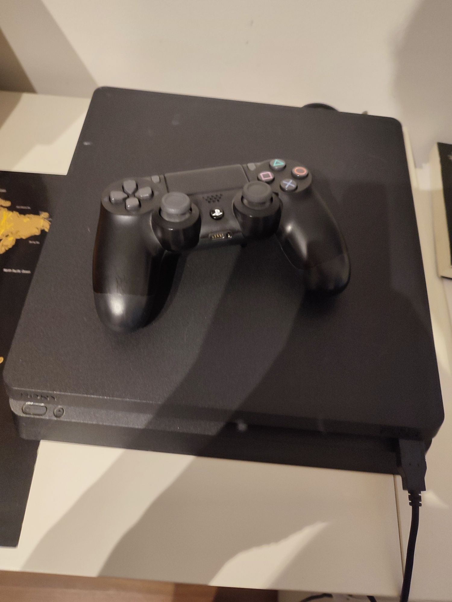 PlayStation 4 com 1 comando