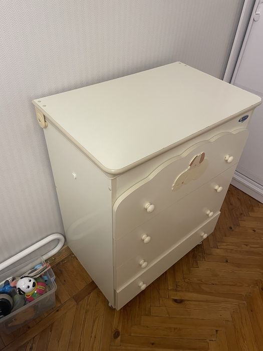 Пеленальний столик з ванною