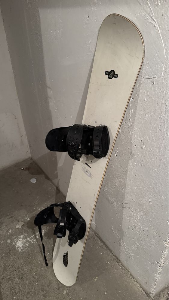 Deska Snowboard Avalanche 156 x 28 z wiązaniami