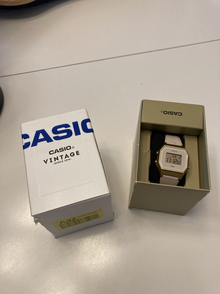 Casio Vintage LA680WEGL-4EF zloty i skorzany pasek damski kremowy