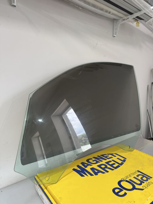 Скло двері переднє ліве Audi Q5 8R0845201C Б/У