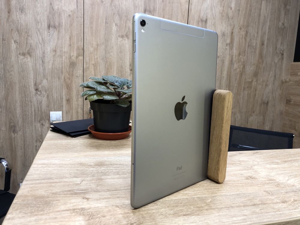 Планшет Apple iPad Pro 9.7 128GB Space Gray Wi-Fi + 4G