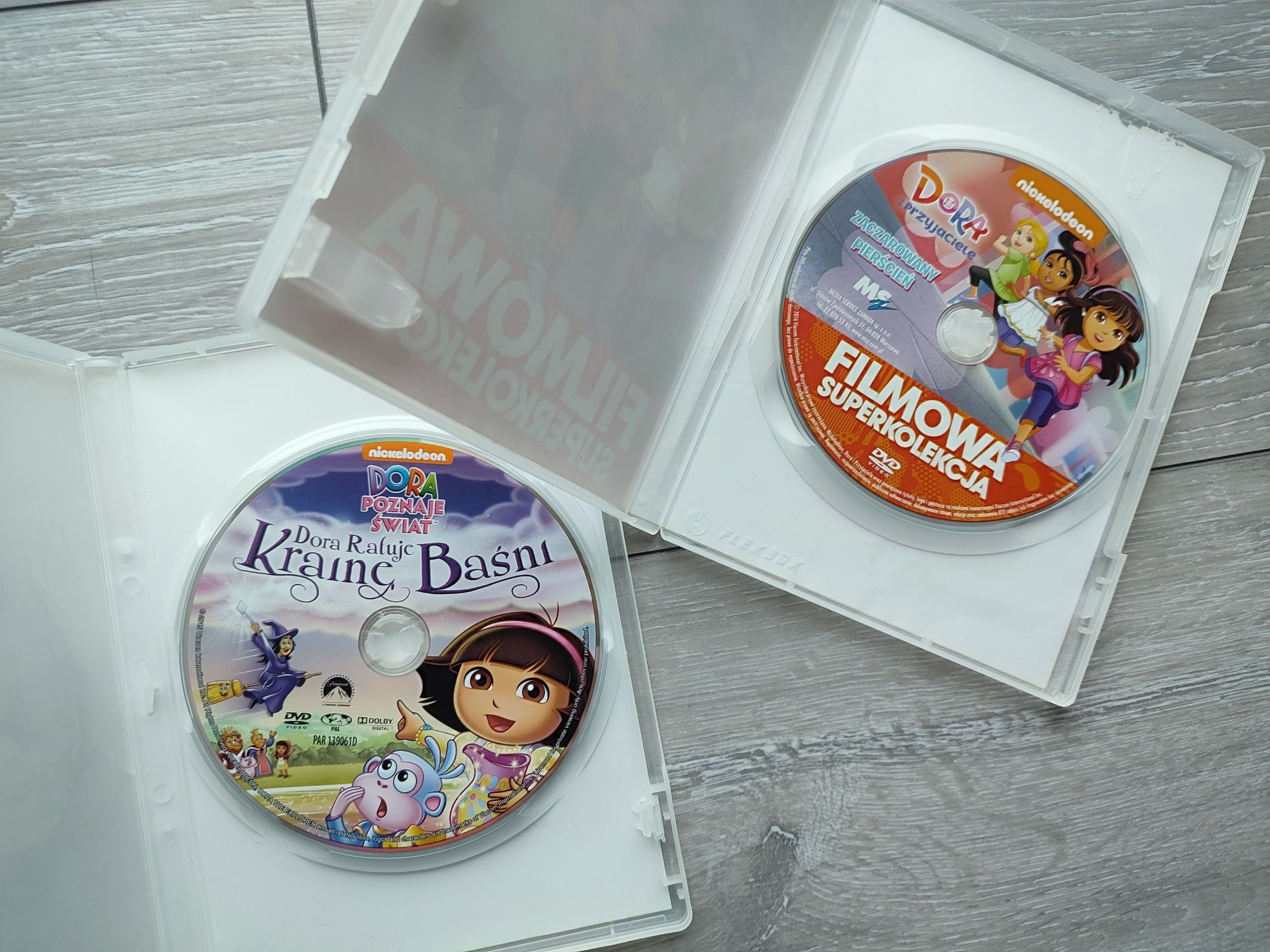 Płyty DVD Dora ratuje Krainę Baśni oraz Dora i zaczarowany pierścień