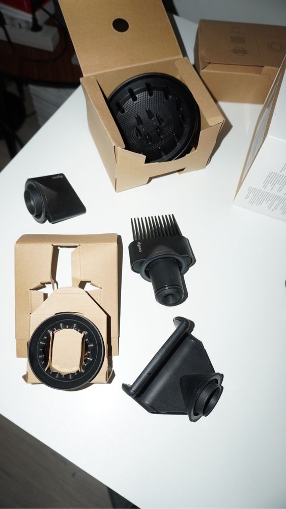 Dyson suszarka Supersonic + końcówki