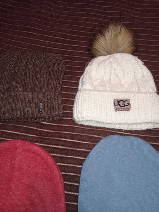 Зимние шапки  б/у, курточки на девочку
