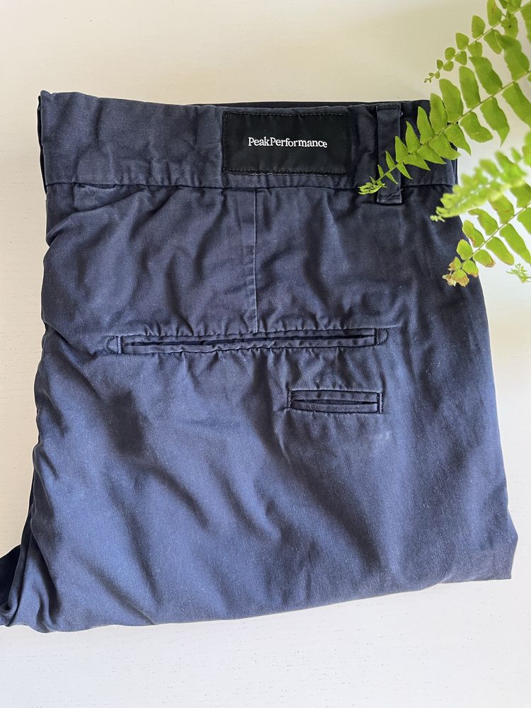 Peak Performance spodnie rozmiar 32/32 M  chinosy