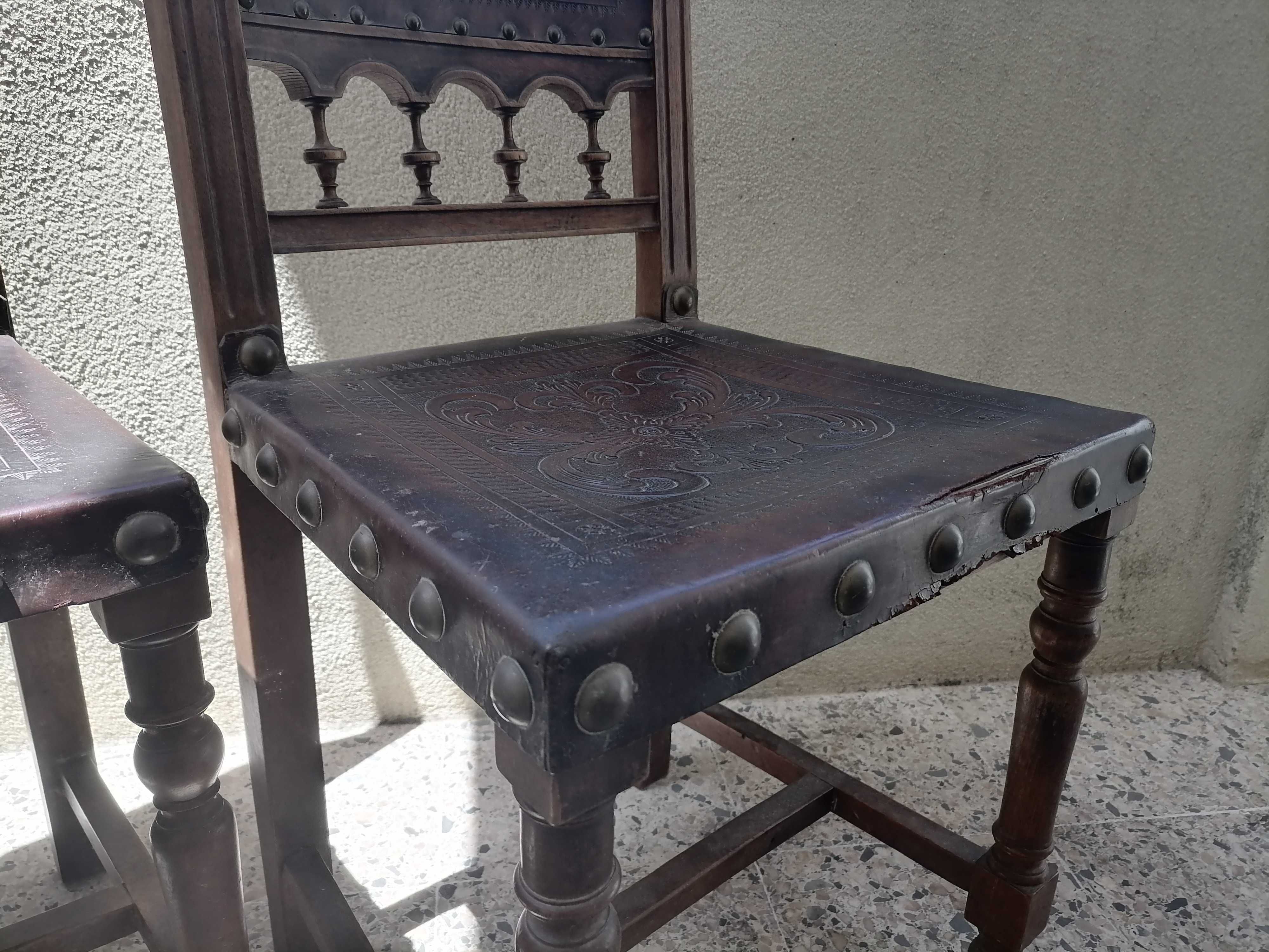 Cadeiras Vintage c/ detalhe em Couro