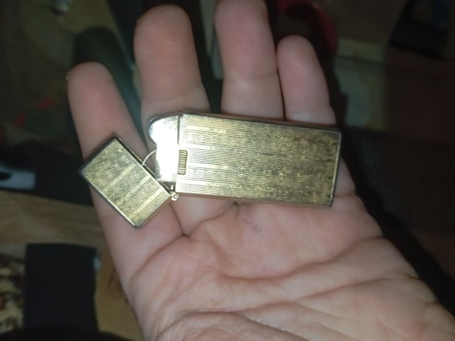 Dois isqueiros sem gás