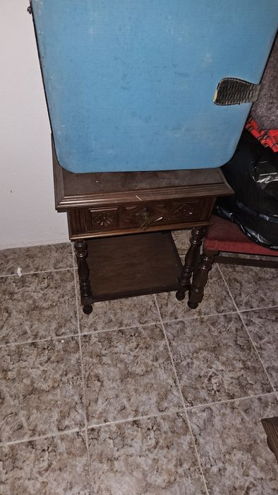 Duas Mesas de cabeceira antiga
