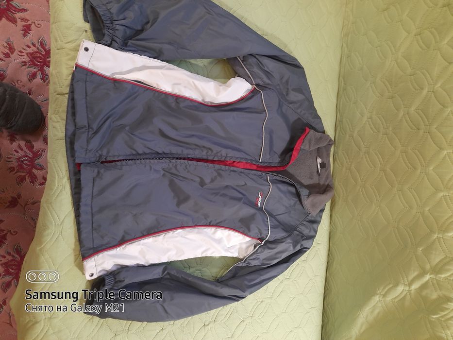 Продам спортивную ветровку