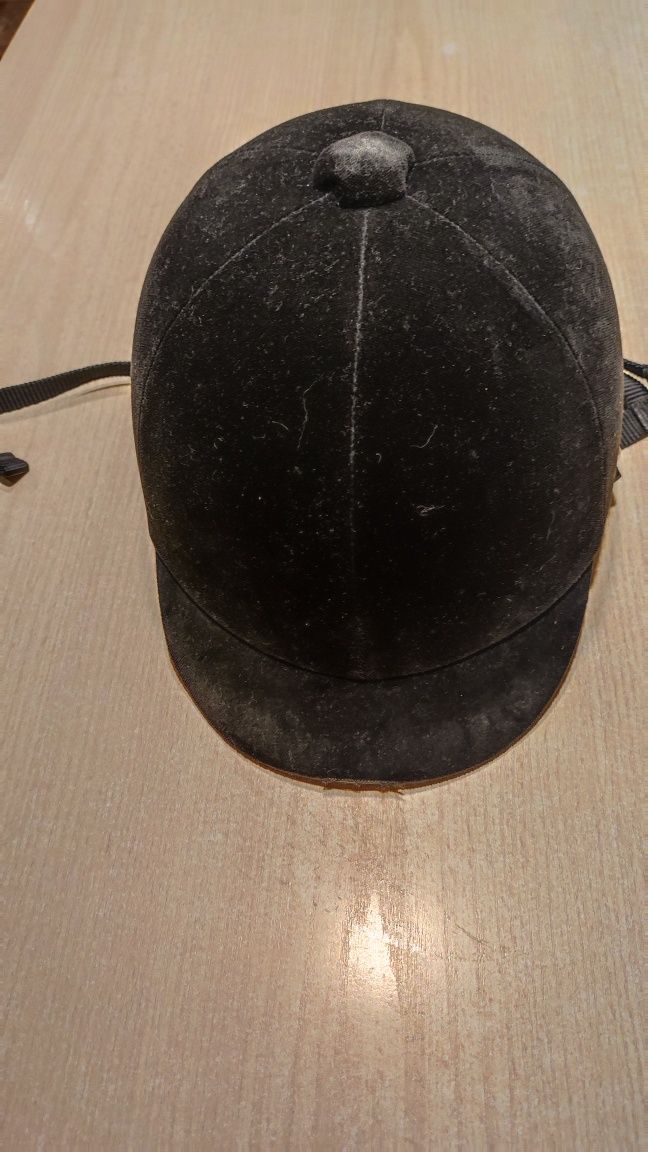 Kask jeździecki (toczek)