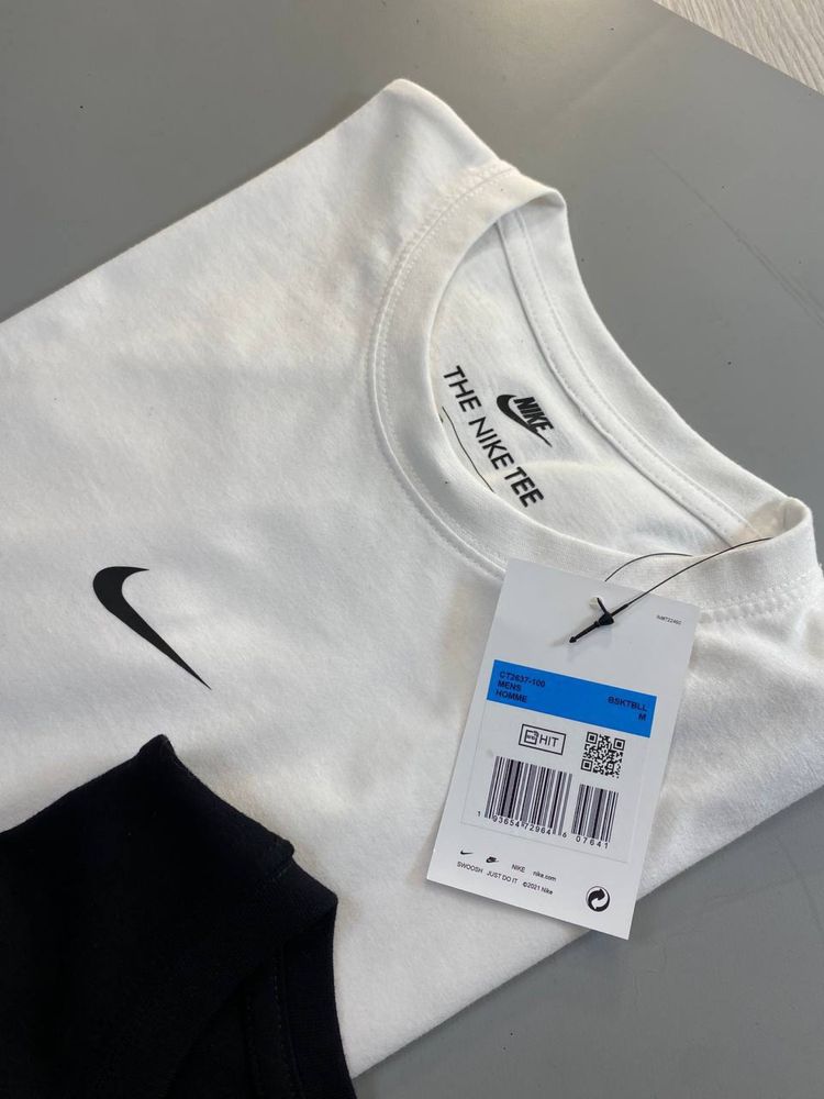 Футболка Nike Center Logo T-Shirt