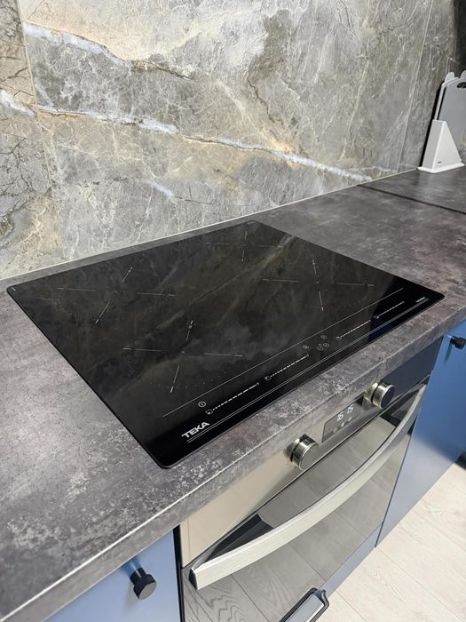 TEKA варочная индукционная поверхность и духовой шкаф, новые.