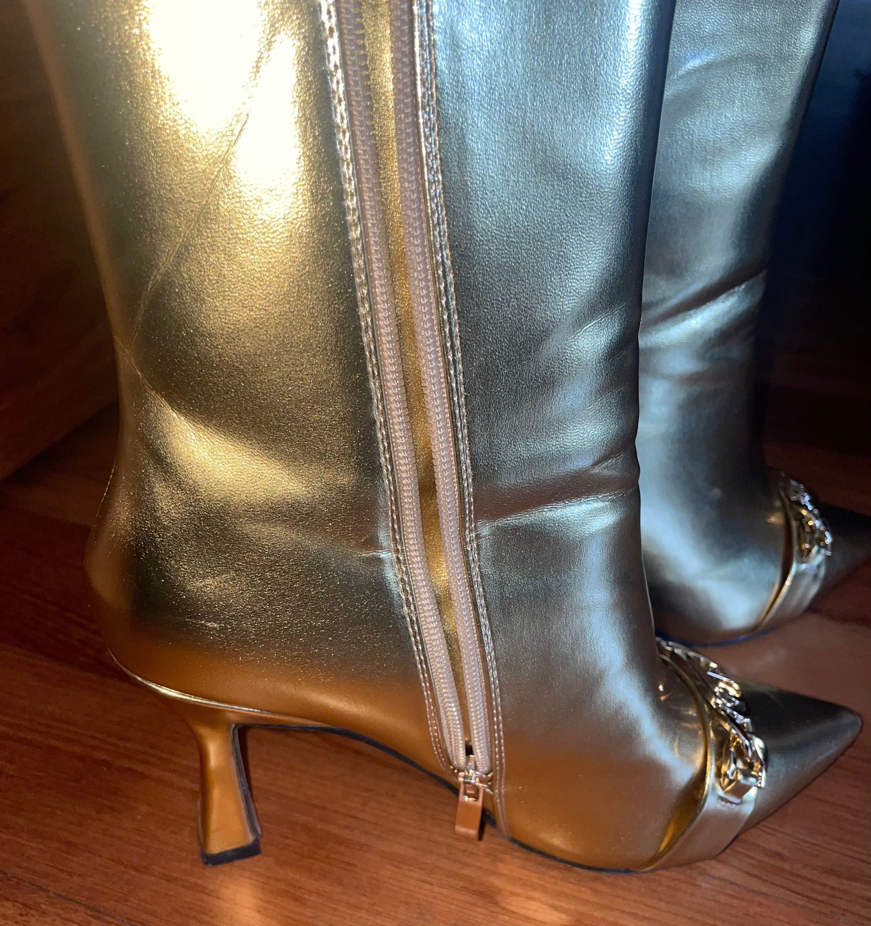 Botins dourados tamanho 40
