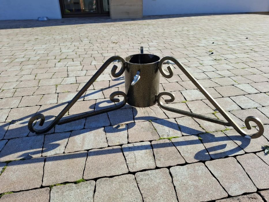 Stojak metaliwy pod choinkę