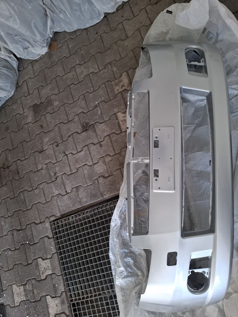 Zderzak przedni Suzuki Swift 2008r przed lift