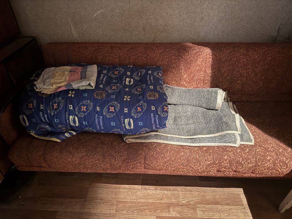 Мебель - диваны, комоды,