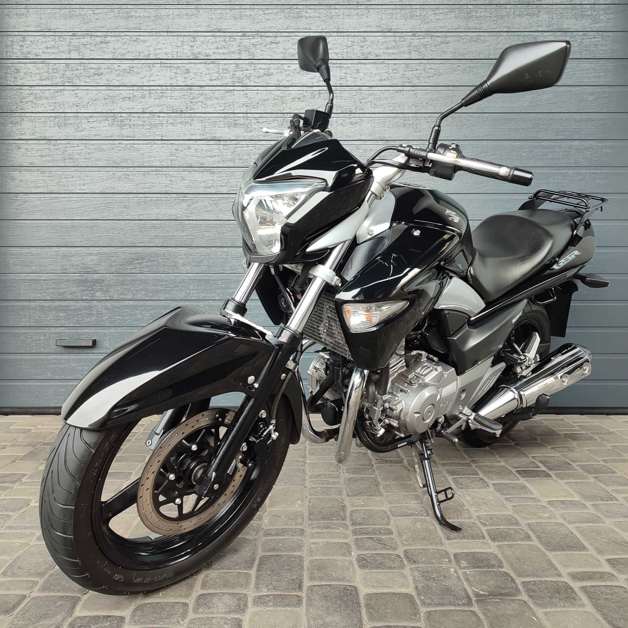 Продам мотоцикл Suzuki GSR250 (2672)