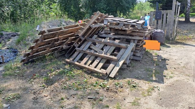 Drewno, palety, na opał/ ognisko,  za darmo