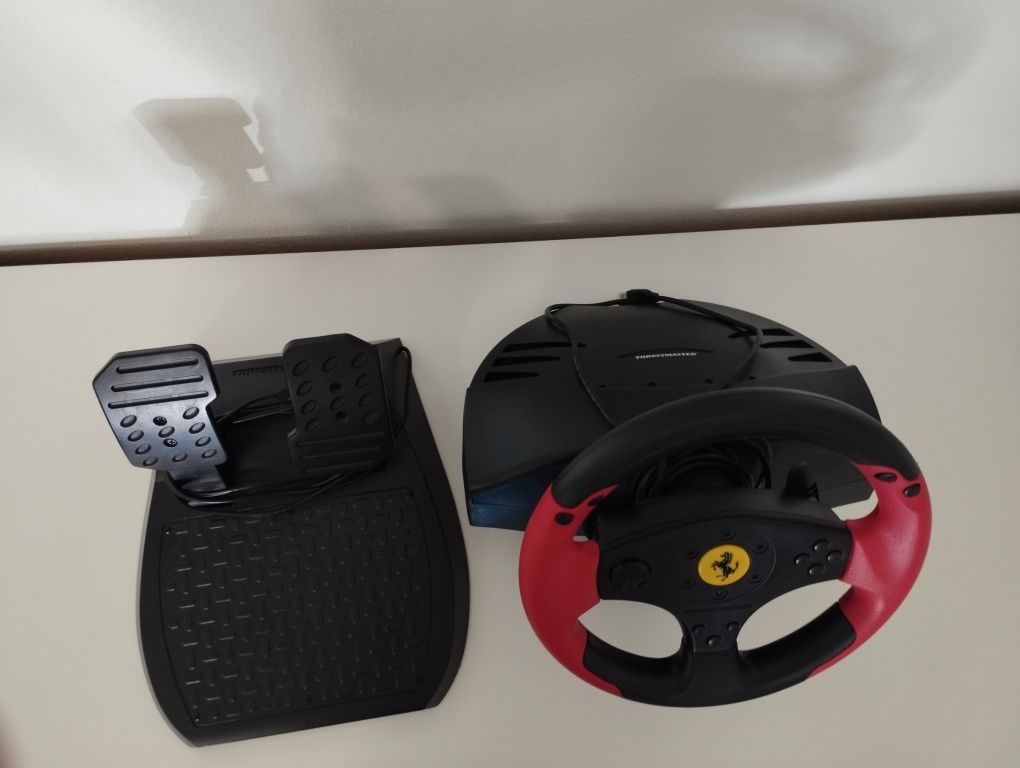 Volante Thrustmaster Red Legend Edition