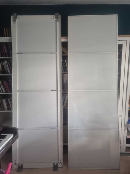 dwa skrzydla drzwi do  szafy przesuwnej PAX Ikea
