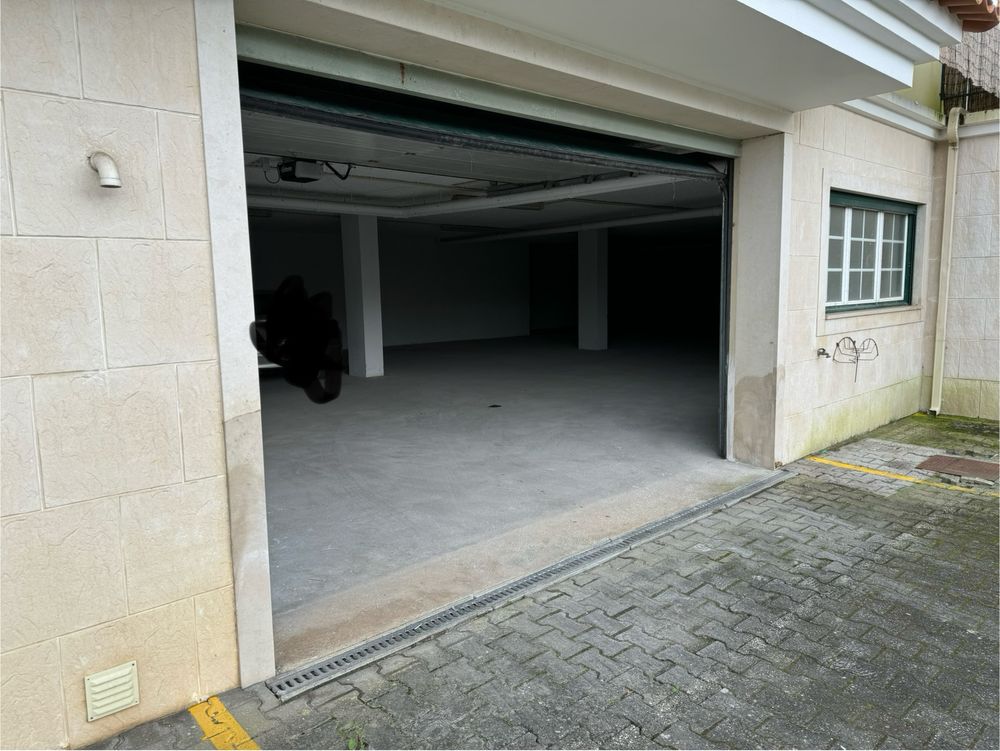 Garagem c/ nova com 252 m2