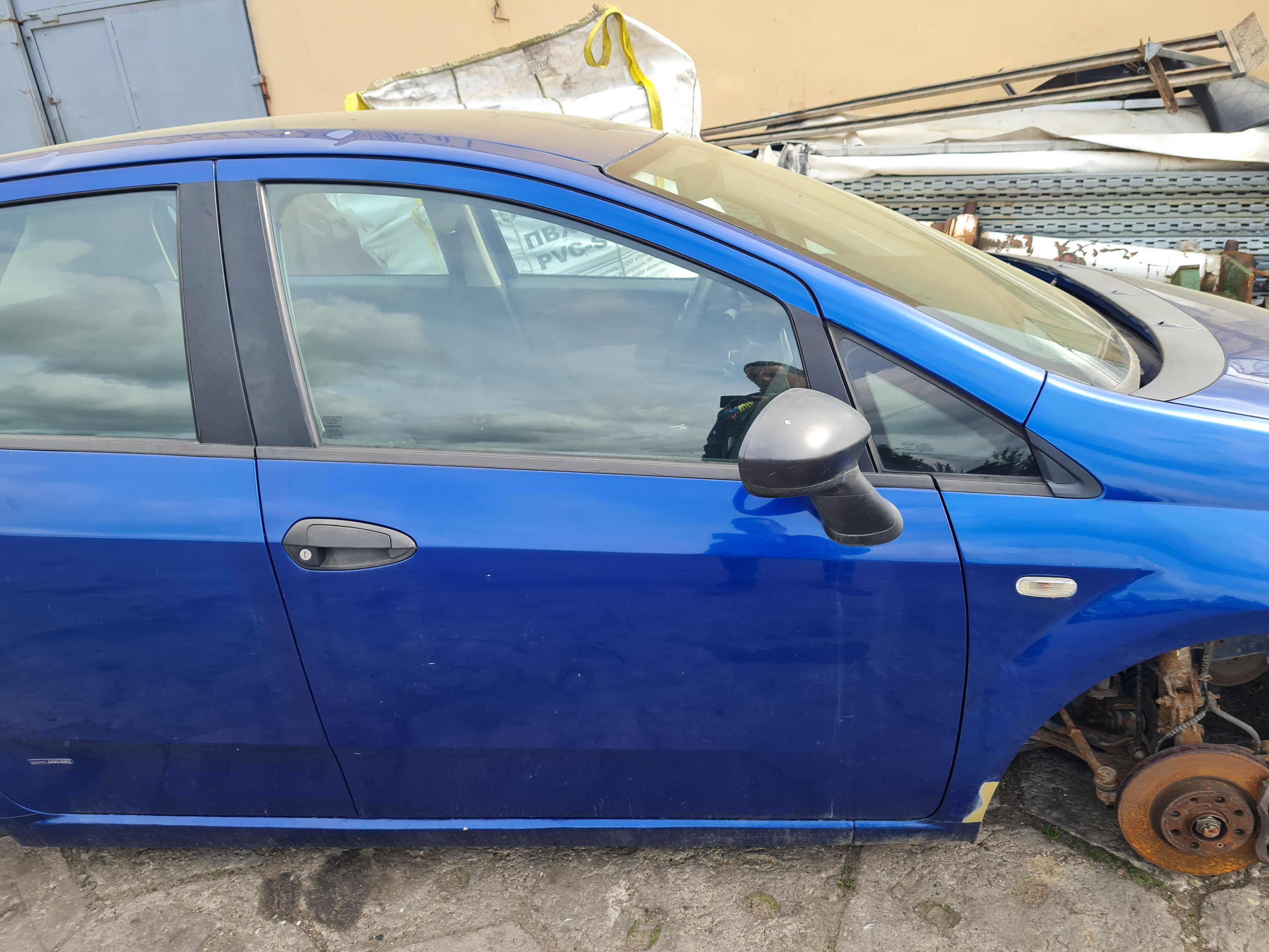 Drzwi Prawy przód Fiat Grande Punto Kolor 599A 599/A