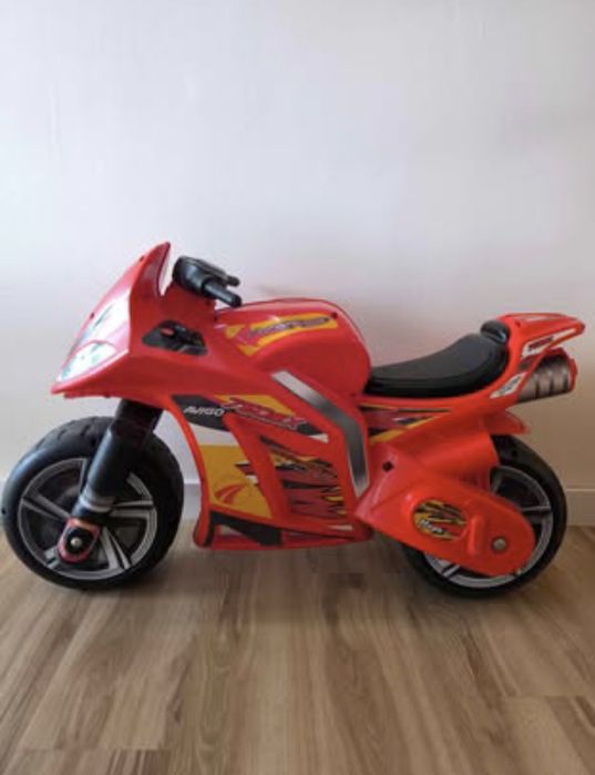 Mota tipo triciclo para criança SEM motor. Ideal para prenda