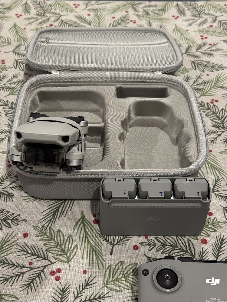 DJI Mini 2 SE Fly More Combo