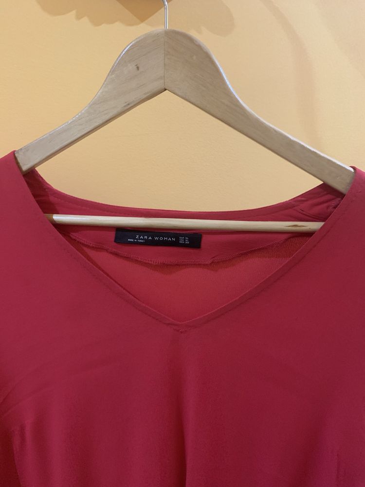 Blusa vermelho-cereja tamanho XL Zara com decote em V